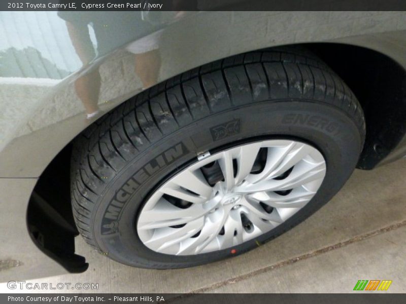 Cypress Green Pearl / Ivory 2012 Toyota Camry LE