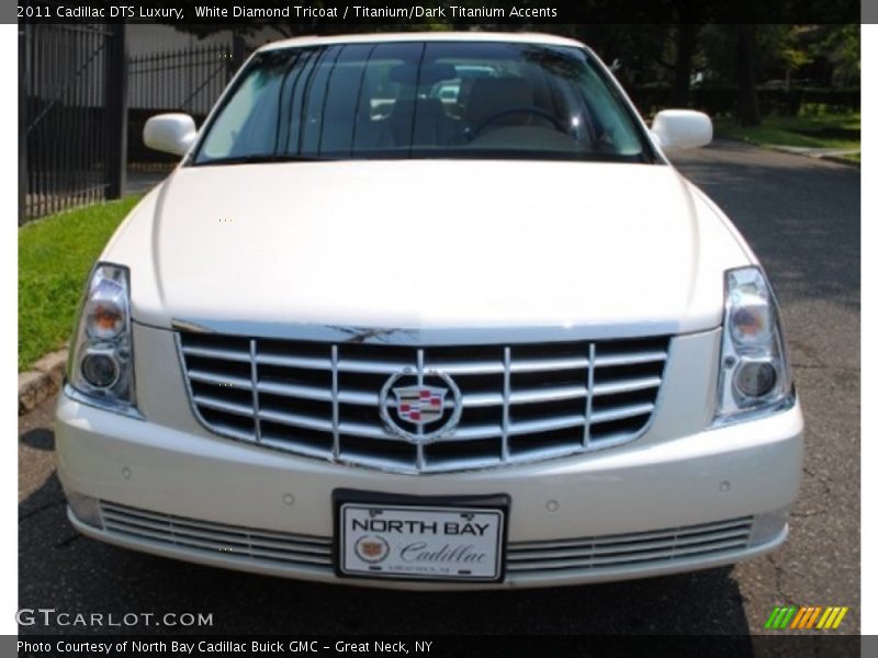 White Diamond Tricoat / Titanium/Dark Titanium Accents 2011 Cadillac DTS Luxury
