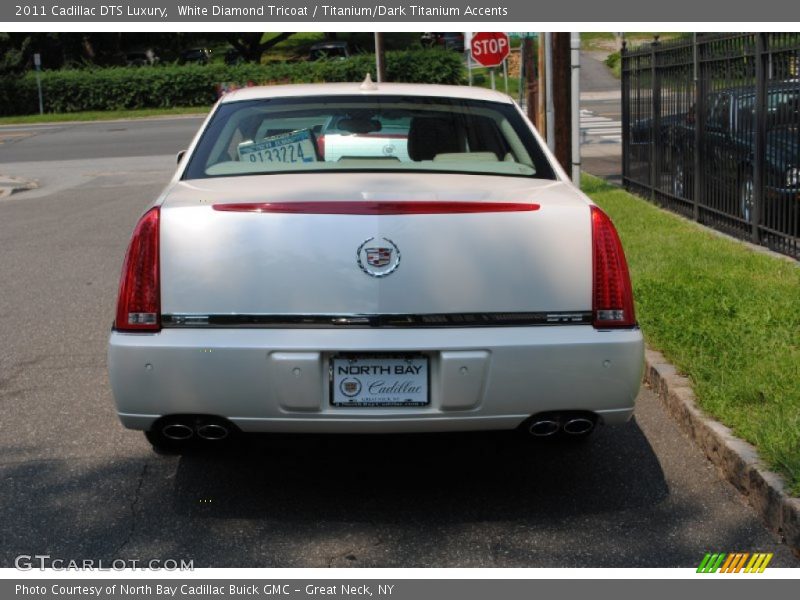 White Diamond Tricoat / Titanium/Dark Titanium Accents 2011 Cadillac DTS Luxury