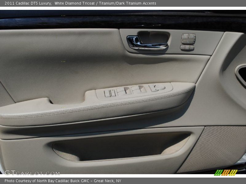 White Diamond Tricoat / Titanium/Dark Titanium Accents 2011 Cadillac DTS Luxury
