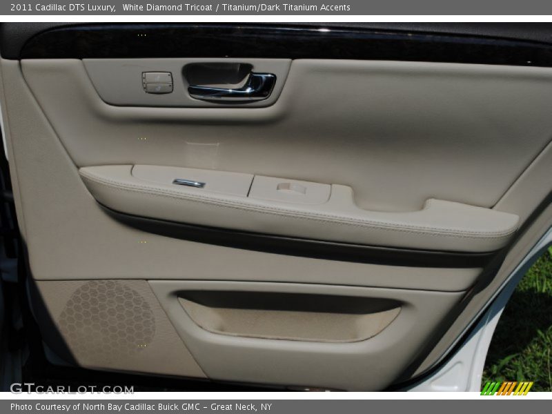 White Diamond Tricoat / Titanium/Dark Titanium Accents 2011 Cadillac DTS Luxury