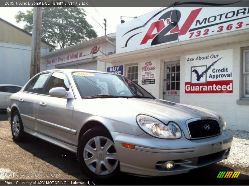 Bright Silver / Black 2005 Hyundai Sonata GL