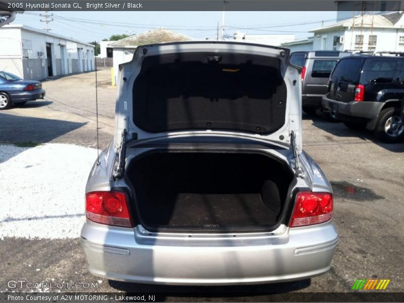 Bright Silver / Black 2005 Hyundai Sonata GL