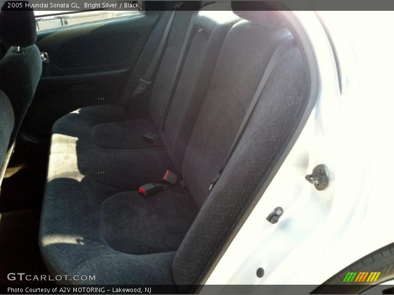 Bright Silver / Black 2005 Hyundai Sonata GL
