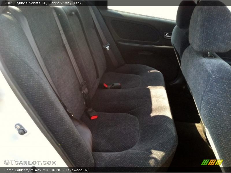 Bright Silver / Black 2005 Hyundai Sonata GL