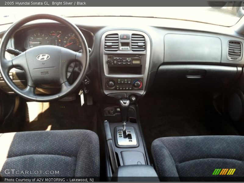 Bright Silver / Black 2005 Hyundai Sonata GL