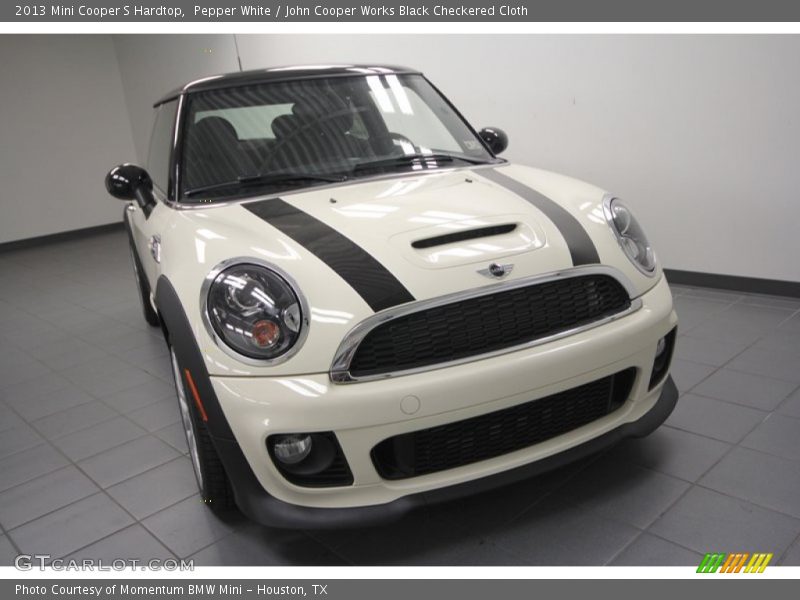 Pepper White / John Cooper Works Black Checkered Cloth 2013 Mini Cooper S Hardtop