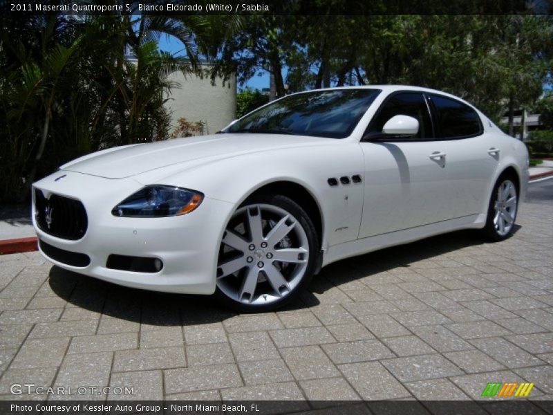 Front 3/4 View of 2011 Quattroporte S