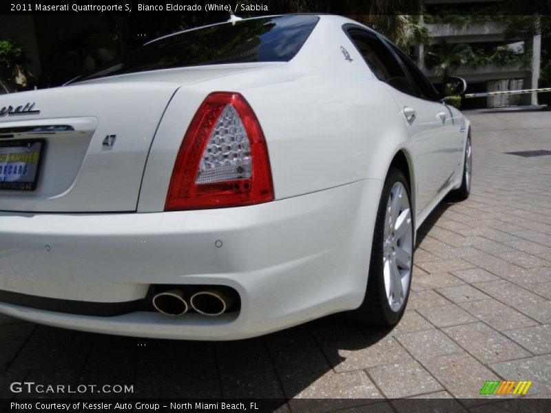 Bianco Eldorado (White) / Sabbia 2011 Maserati Quattroporte S