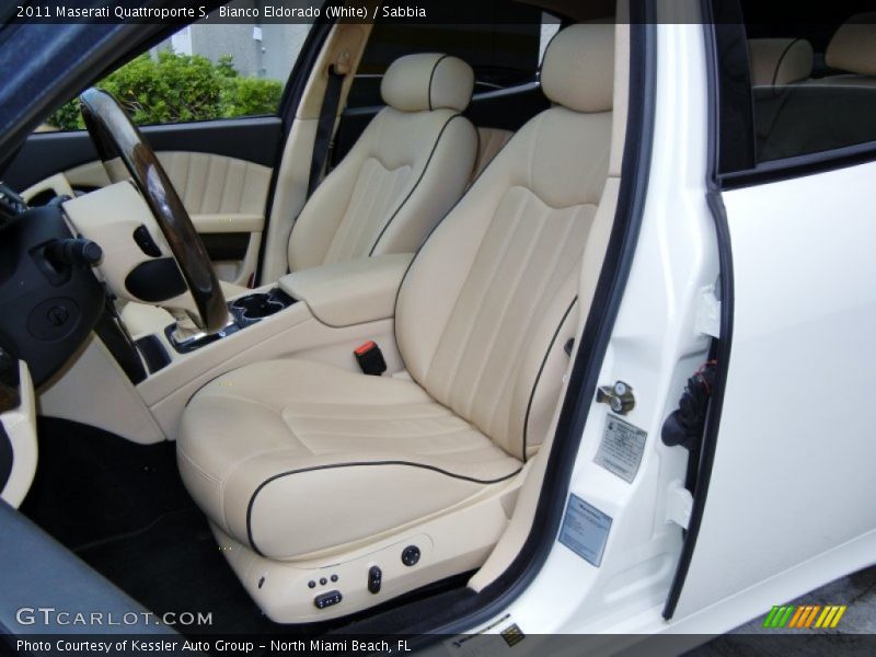 Front Seat of 2011 Quattroporte S