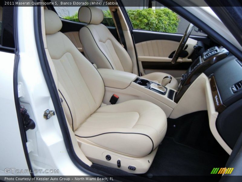 Front Seat of 2011 Quattroporte S