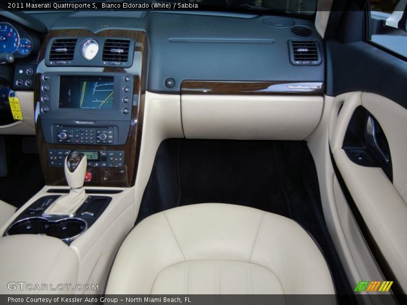 Dashboard of 2011 Quattroporte S