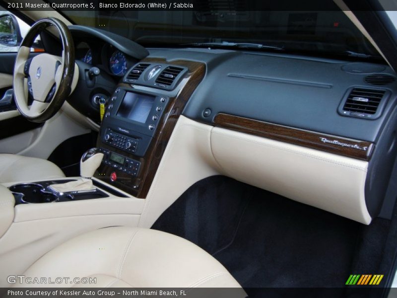Bianco Eldorado (White) / Sabbia 2011 Maserati Quattroporte S