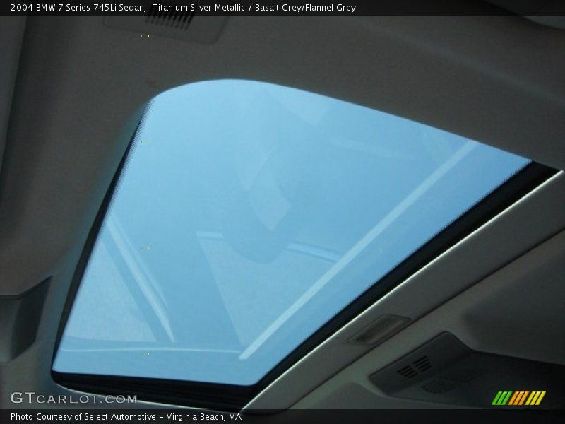 Sunroof of 2004 7 Series 745Li Sedan