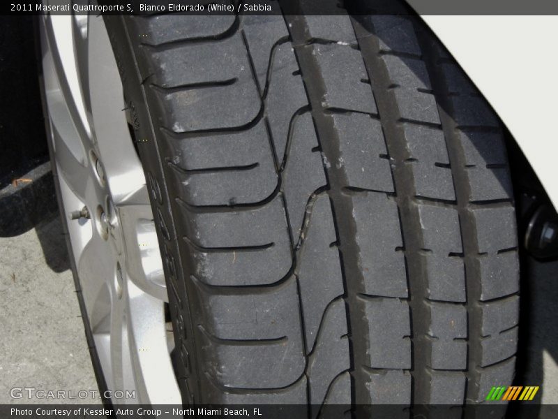 Bianco Eldorado (White) / Sabbia 2011 Maserati Quattroporte S