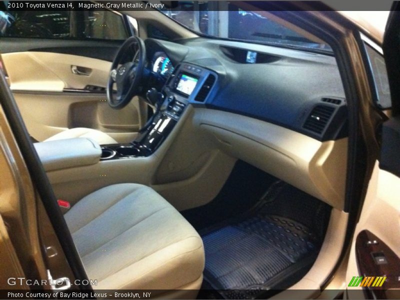 Magnetic Gray Metallic / Ivory 2010 Toyota Venza I4