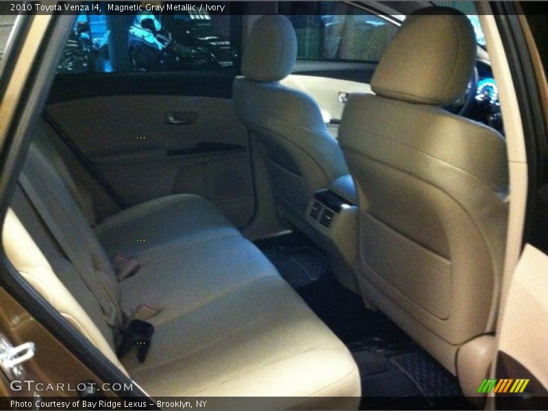 Magnetic Gray Metallic / Ivory 2010 Toyota Venza I4
