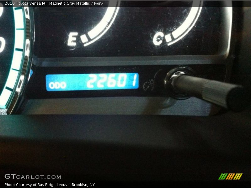 Magnetic Gray Metallic / Ivory 2010 Toyota Venza I4