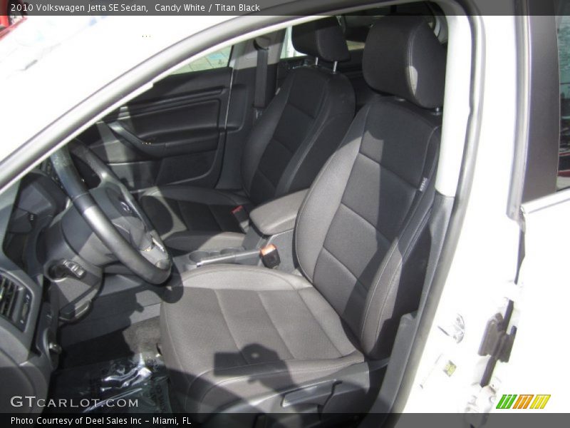 Candy White / Titan Black 2010 Volkswagen Jetta SE Sedan