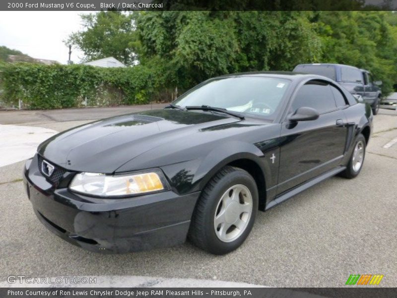 Front 3/4 View of 2000 Mustang V6 Coupe