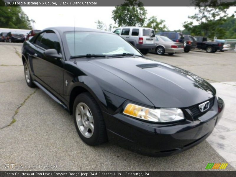 Front 3/4 View of 2000 Mustang V6 Coupe
