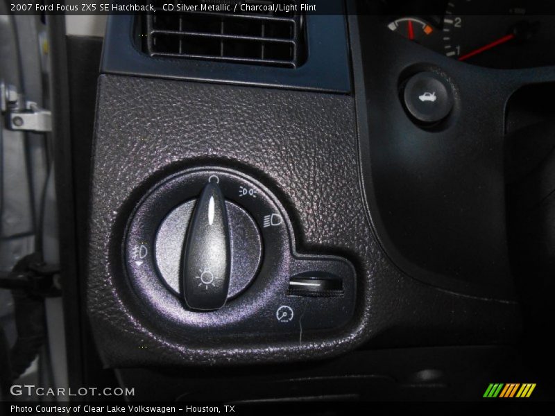 CD Silver Metallic / Charcoal/Light Flint 2007 Ford Focus ZX5 SE Hatchback