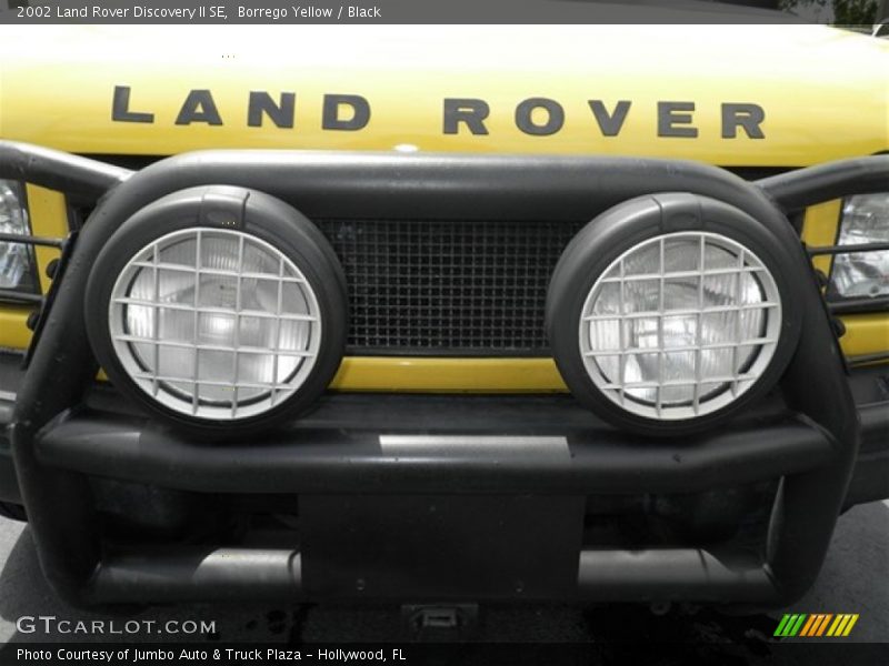 Borrego Yellow / Black 2002 Land Rover Discovery II SE
