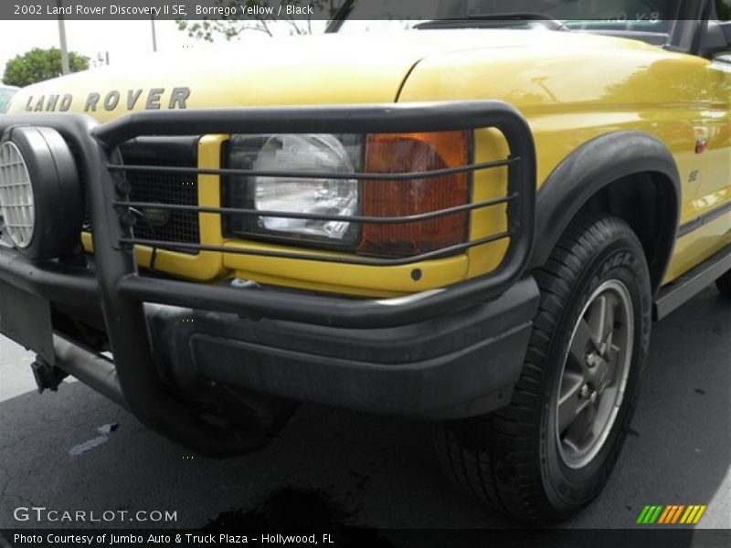 Borrego Yellow / Black 2002 Land Rover Discovery II SE