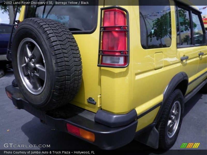 Borrego Yellow / Black 2002 Land Rover Discovery II SE