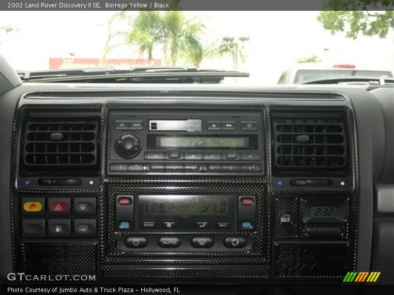 Borrego Yellow / Black 2002 Land Rover Discovery II SE