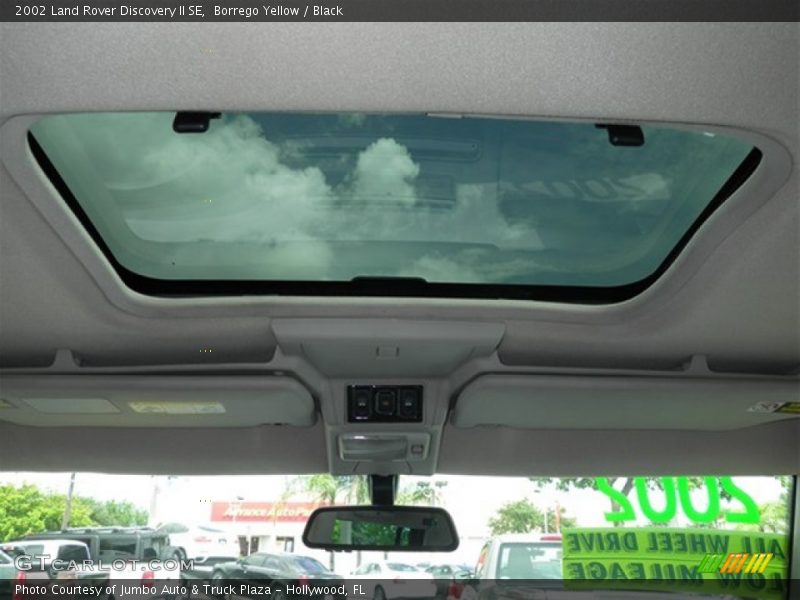 Borrego Yellow / Black 2002 Land Rover Discovery II SE