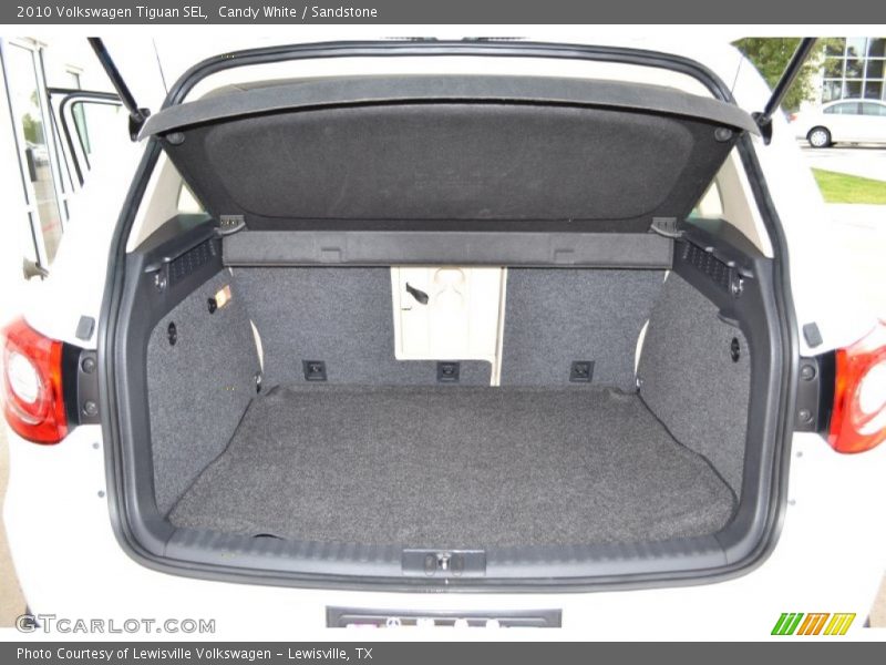 Candy White / Sandstone 2010 Volkswagen Tiguan SEL