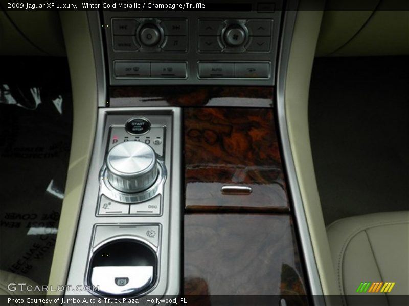 Winter Gold Metallic / Champagne/Truffle 2009 Jaguar XF Luxury