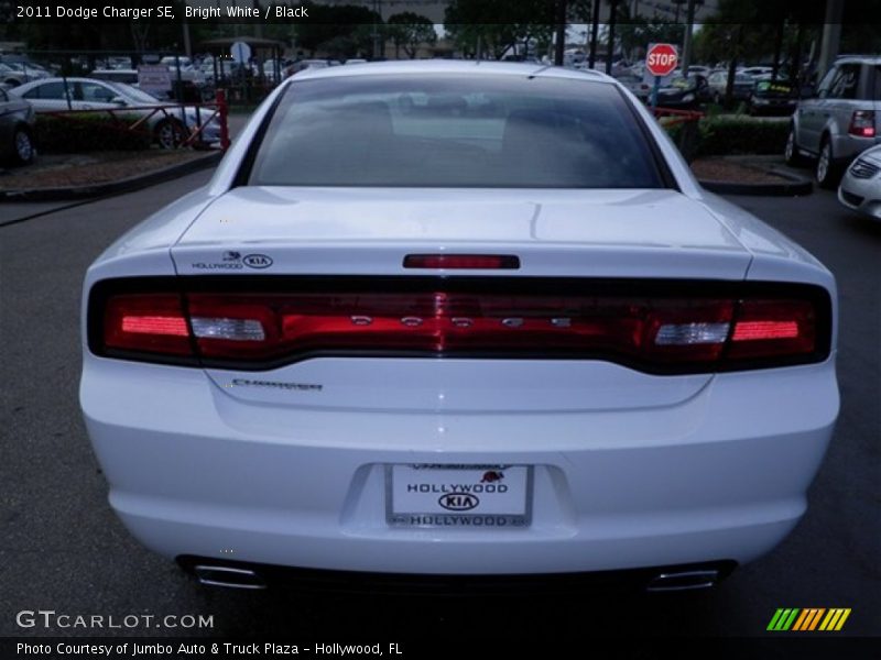 Bright White / Black 2011 Dodge Charger SE