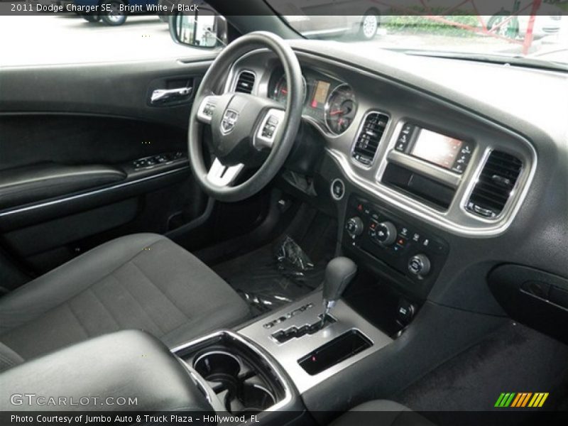 Bright White / Black 2011 Dodge Charger SE