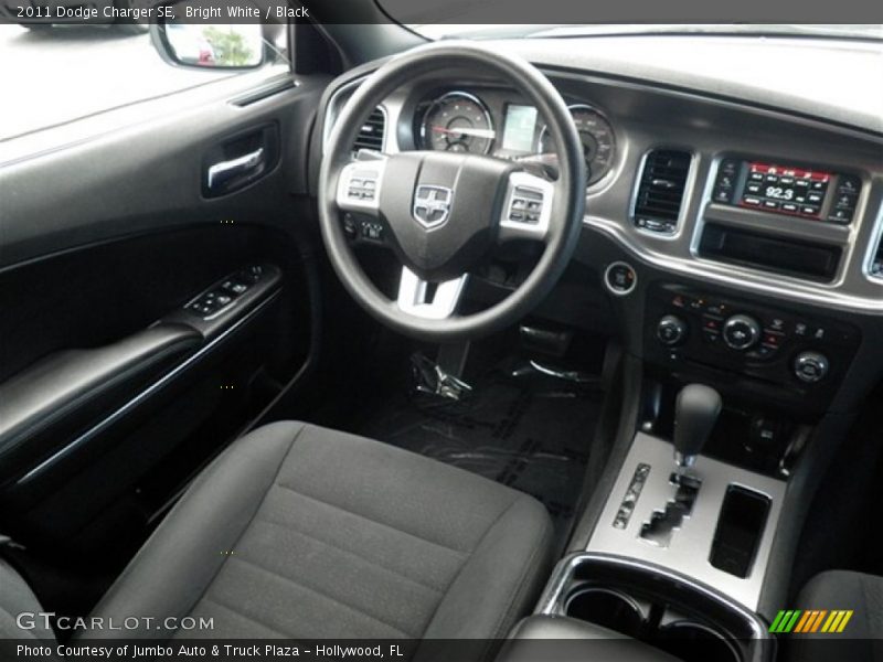 Bright White / Black 2011 Dodge Charger SE