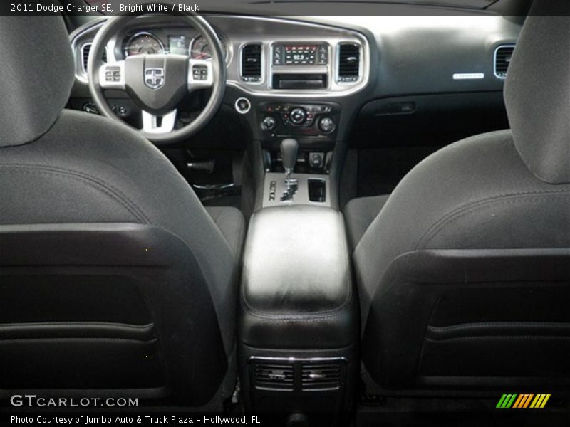 Bright White / Black 2011 Dodge Charger SE