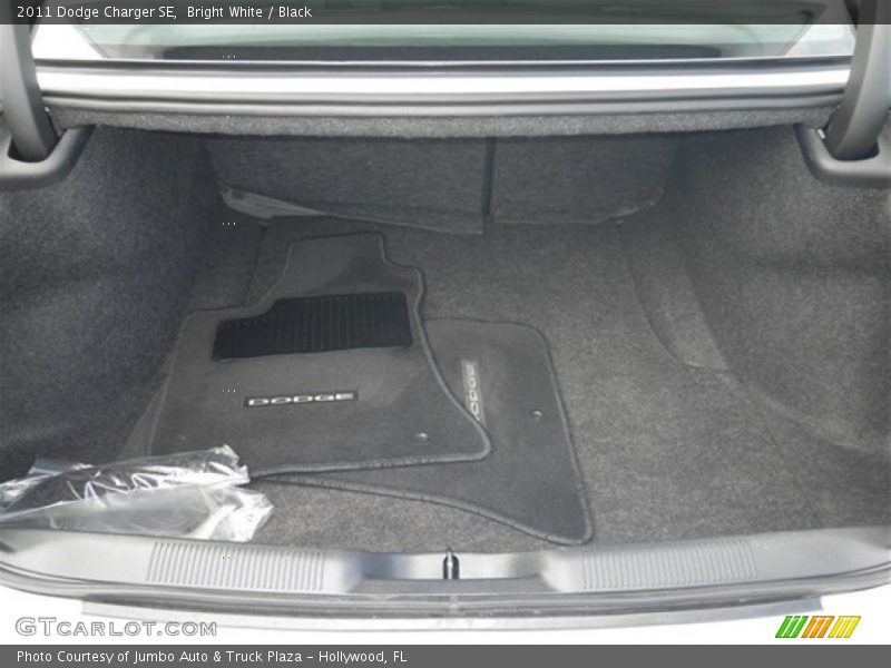 Bright White / Black 2011 Dodge Charger SE