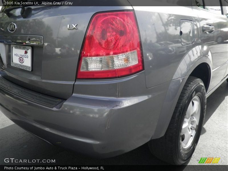 Alpine Gray / Gray 2006 Kia Sorento LX