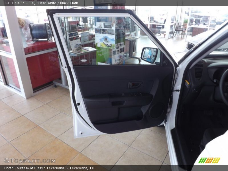 Clear White / Black Cloth 2013 Kia Soul 1.6