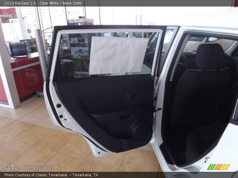Clear White / Black Cloth 2013 Kia Soul 1.6