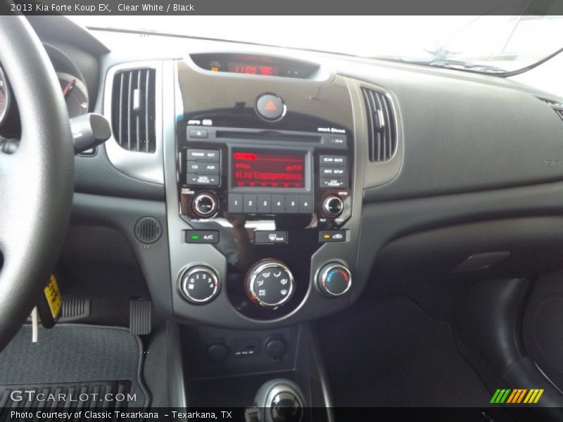 Clear White / Black 2013 Kia Forte Koup EX