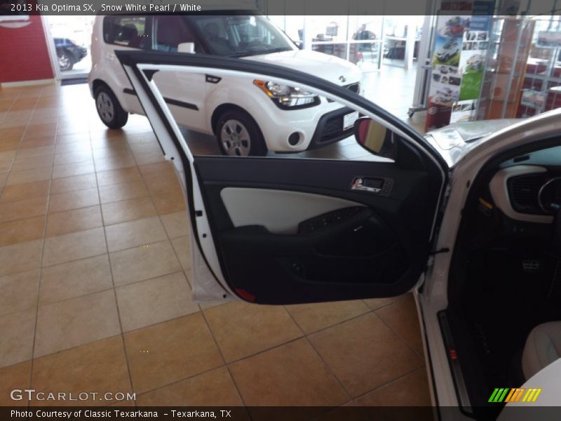 Snow White Pearl / White 2013 Kia Optima SX
