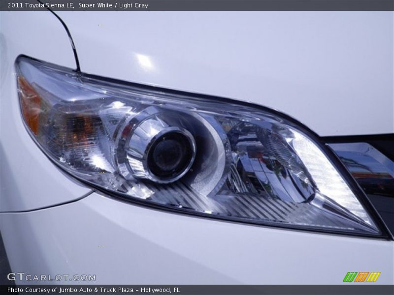 Super White / Light Gray 2011 Toyota Sienna LE