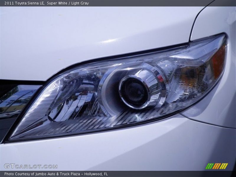 Super White / Light Gray 2011 Toyota Sienna LE