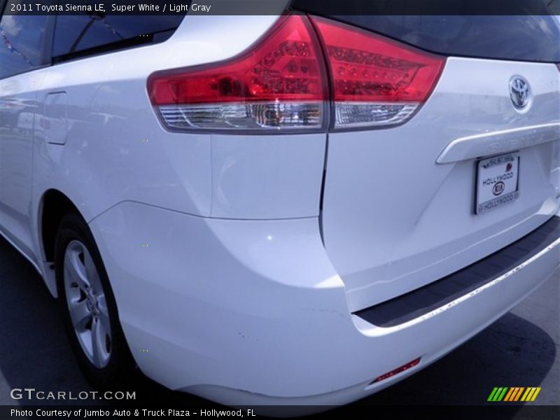 Super White / Light Gray 2011 Toyota Sienna LE