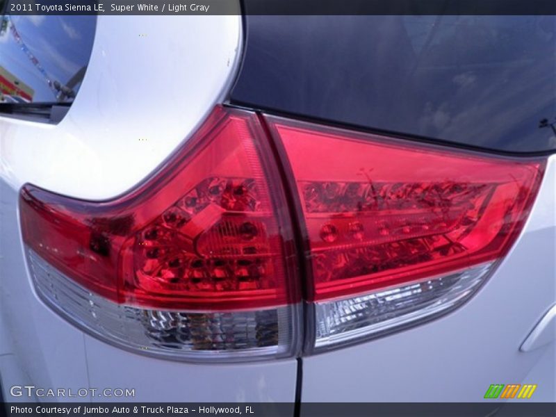 Super White / Light Gray 2011 Toyota Sienna LE
