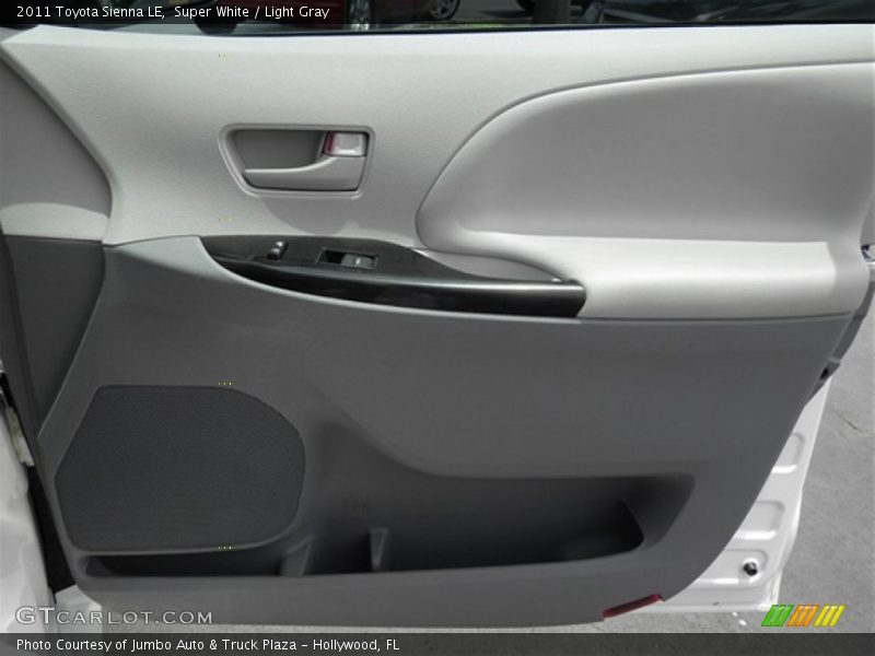 Super White / Light Gray 2011 Toyota Sienna LE