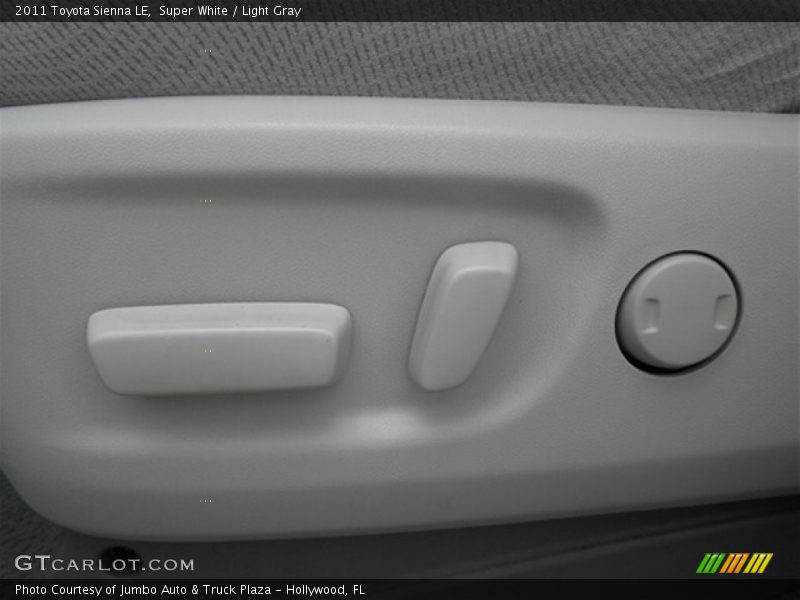 Super White / Light Gray 2011 Toyota Sienna LE