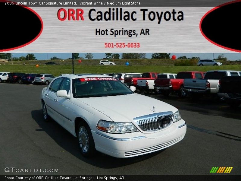 Vibrant White / Medium Light Stone 2006 Lincoln Town Car Signature Limited